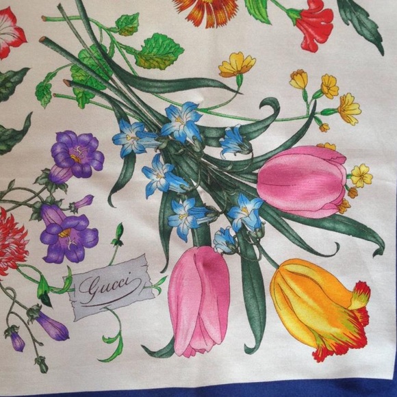 Vintage Gucci Flora Scarf 1966 Silk Flowers Decorations Dark Blue Frame - Picture 9 of 13